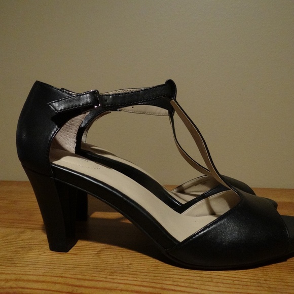 Giani Bernini Womens Claraa T-Strap Dress Sandals - Picture 2 of 8